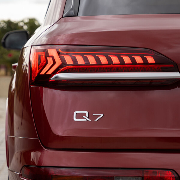 audi Q7 tfsie exterior