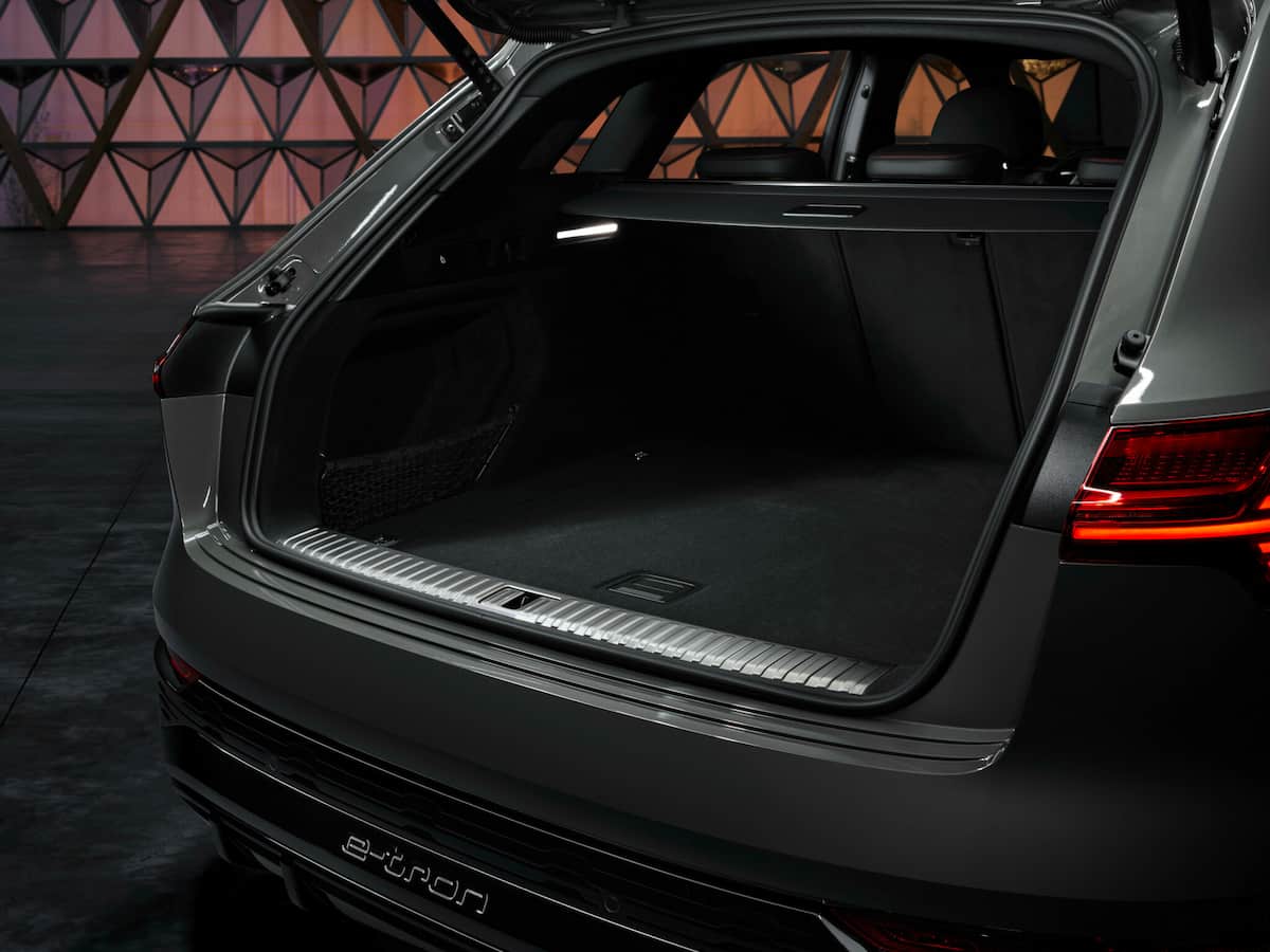 udi Q8 e-tron quattro maletero