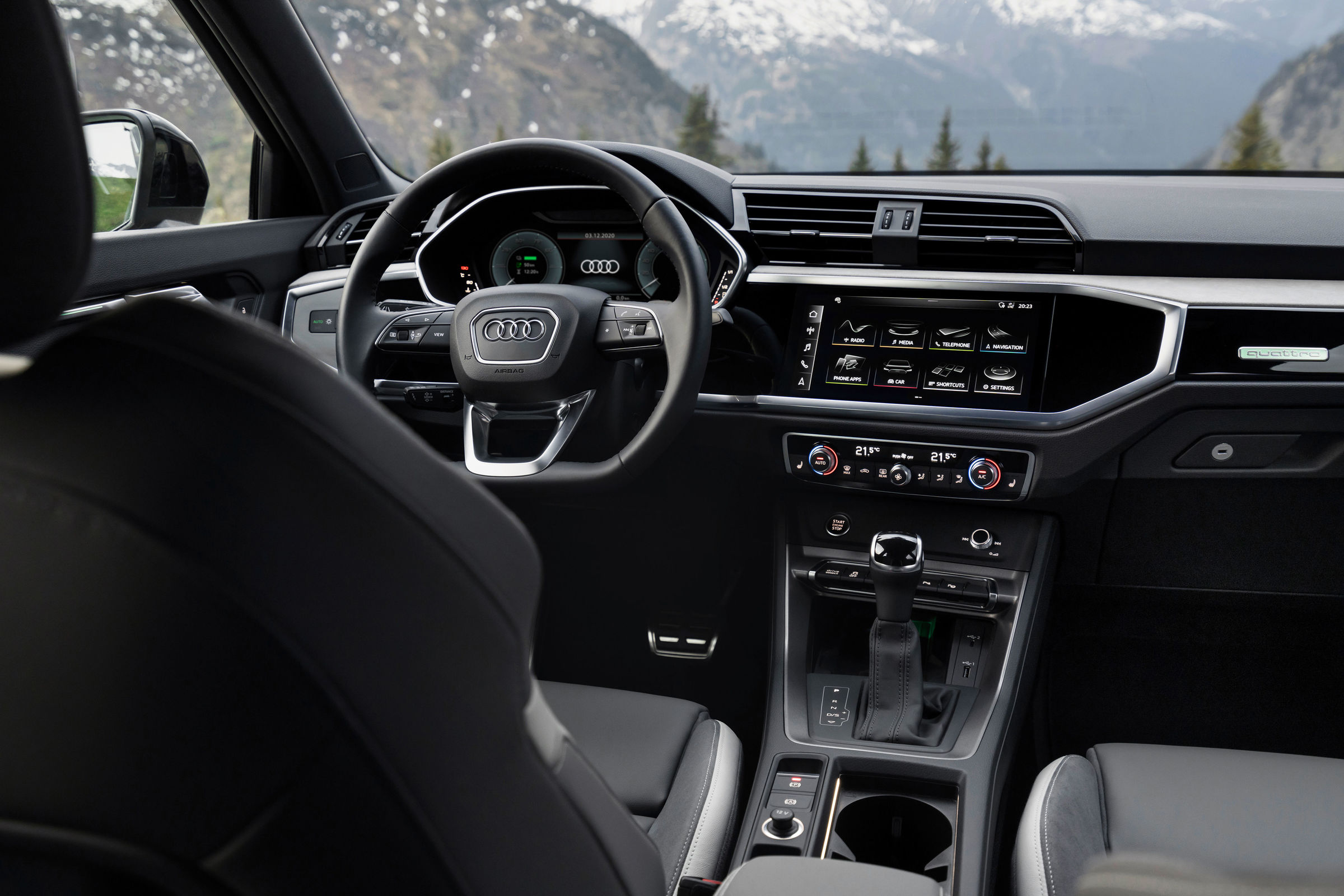 Audi-Q3-Sportback-TFSIe-interior