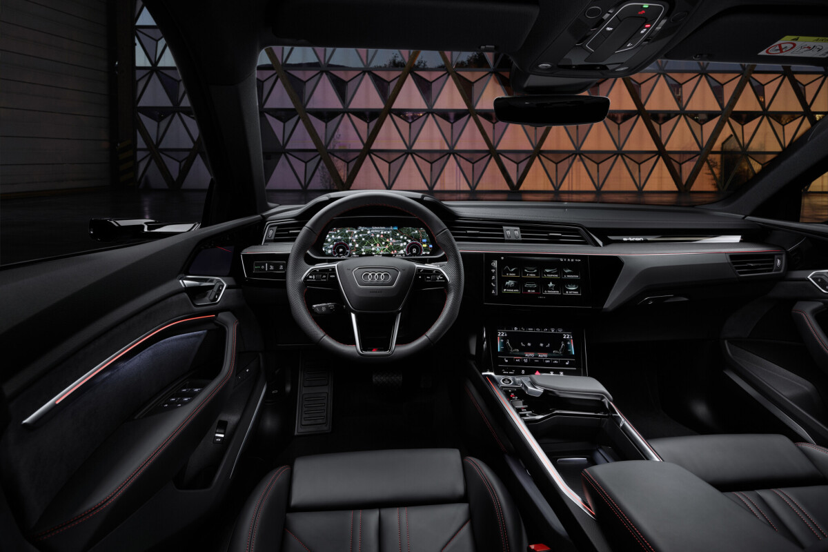 Audi Q8 e-tron quattro volante